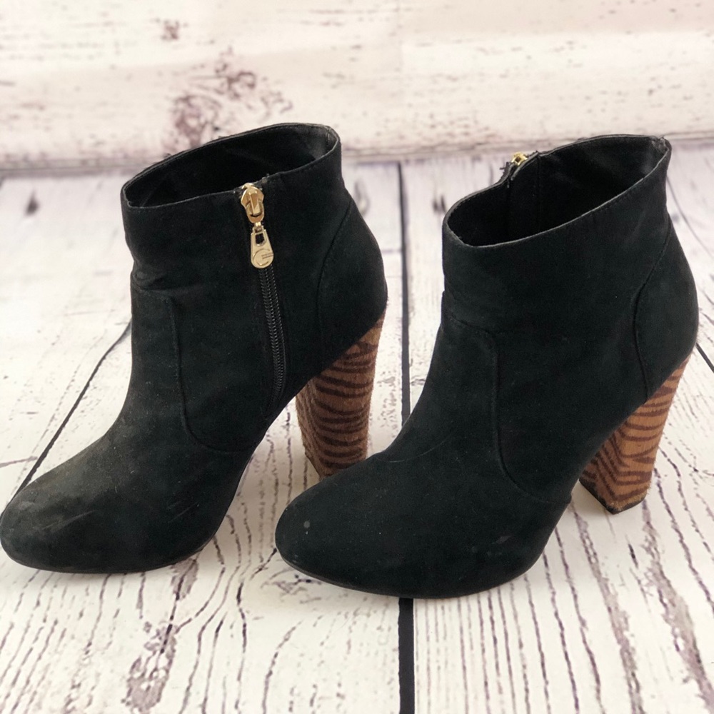 G by Guess. Size 7